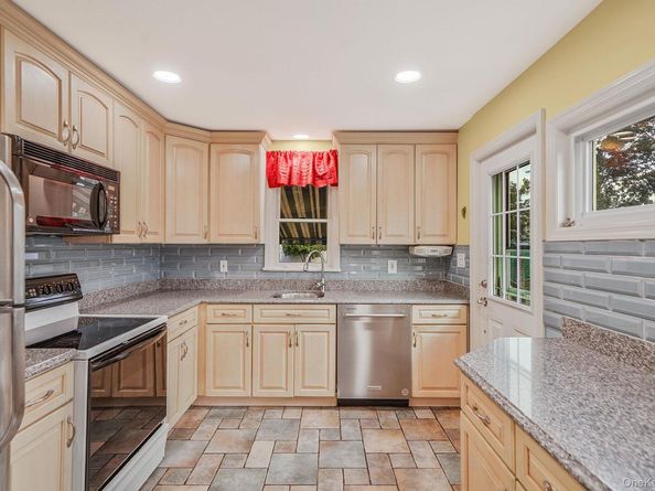 430 14th Street, West Babylon NY 11704