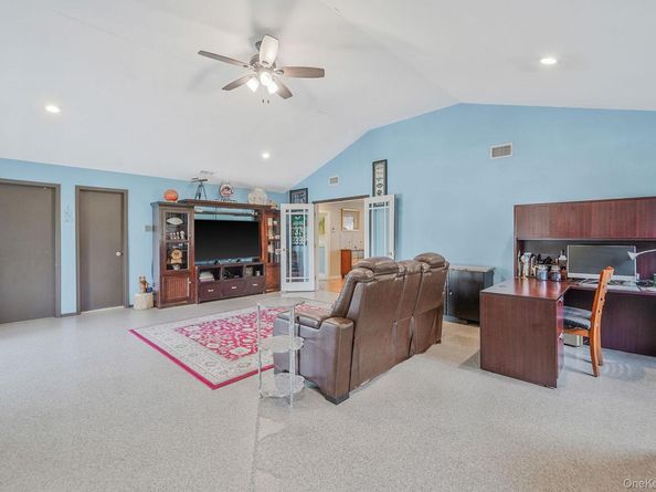 430 14th Street, West Babylon NY 11704