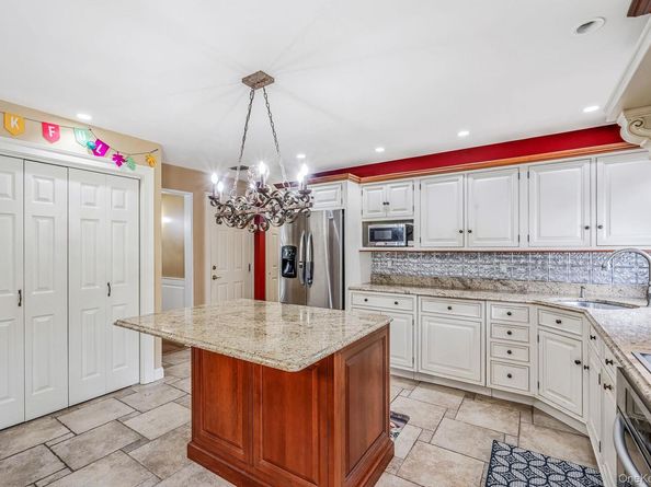 36 Vanderbilt Avenue, Saint James NY 11780