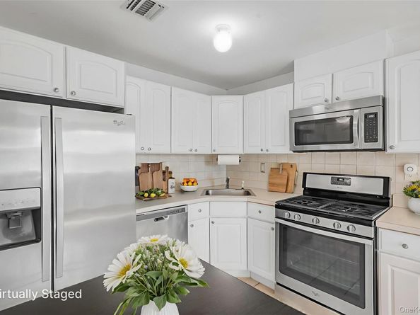 183 Atlantic Avenue 2, Lynbrook NY 11563