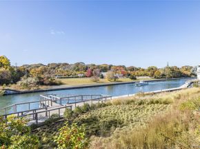 3 Old Boathouse Lane S, Hampton Bays NY 11946
