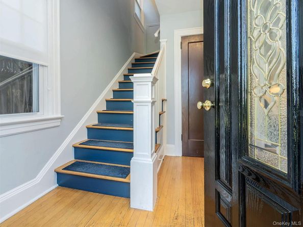 16 Avenue A, Port Washington NY 11050