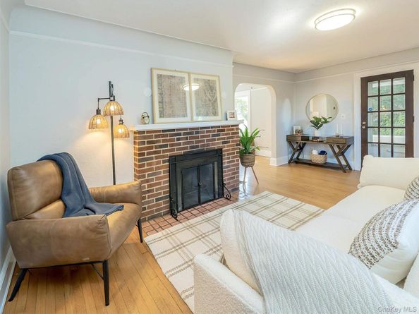 16 Avenue A, Port Washington NY 11050