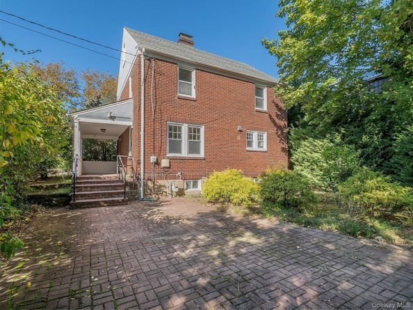 16 Avenue A, Port Washington NY 11050