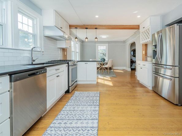 16 Avenue A, Port Washington NY 11050