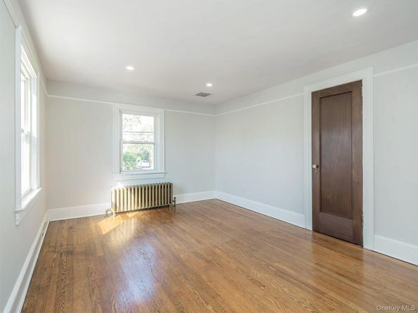 16 Avenue A, Port Washington NY 11050