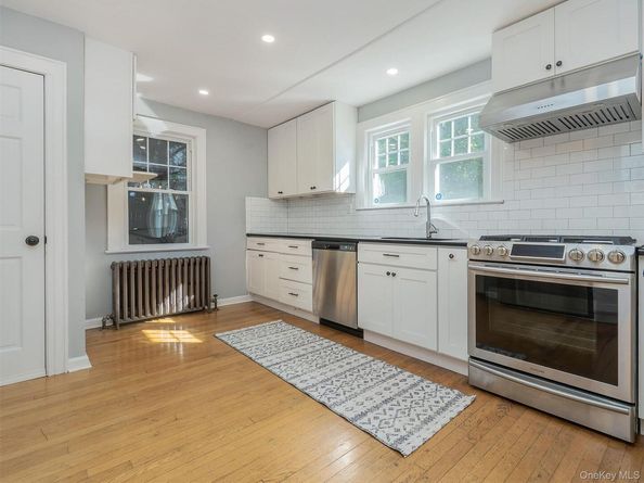 16 Avenue A, Port Washington NY 11050