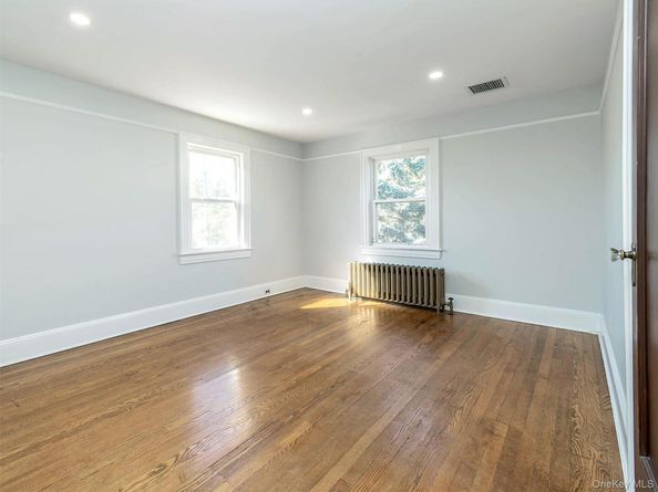 16 Avenue A, Port Washington NY 11050