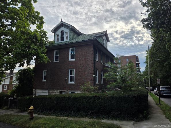 128 Parkway N, Yonkers NY 10704