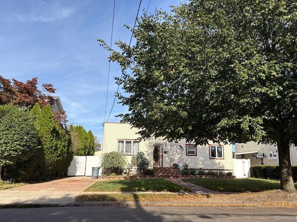 163 Wynsum Avenue, Merrick NY 11566