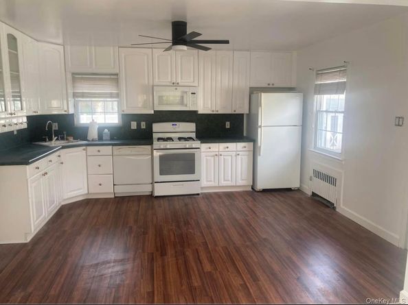 211 Mineola Avenue, Carle Place NY 11514