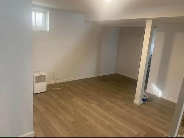 211 Mineola Avenue, Carle Place NY 11514