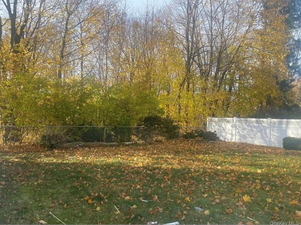 211 Mineola Avenue, Carle Place NY 11514