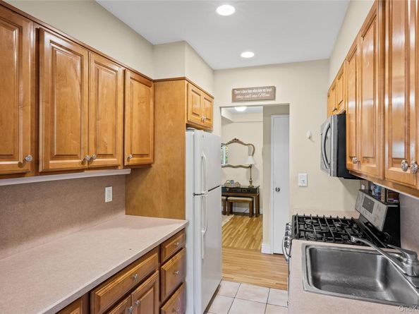 120 Morris Avenue B5, Rockville Centre NY 11570