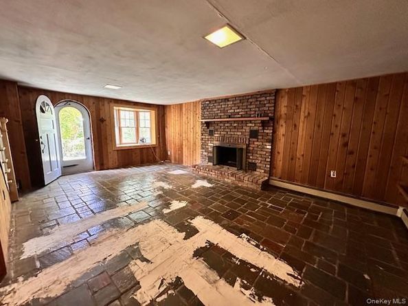 55 Woodhull Landing Road, Sound Beach NY 11789