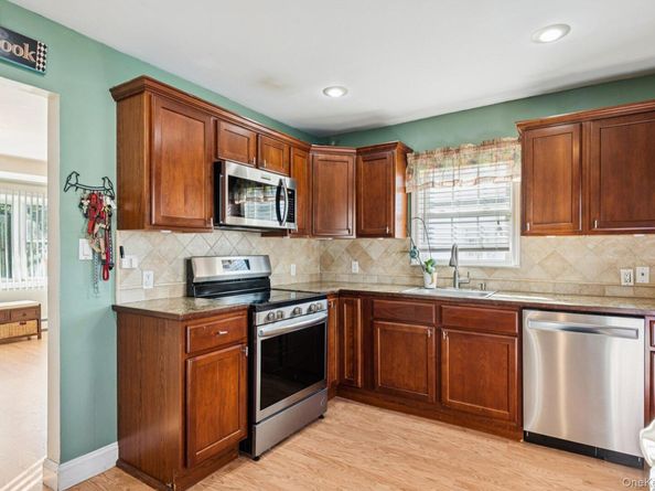 40 Elm Street, Hicksville NY 11801
