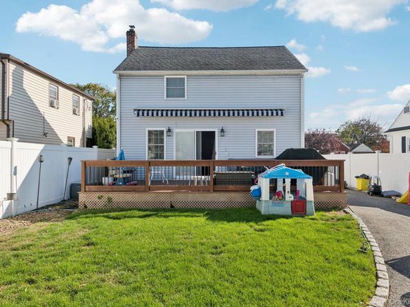 40 Elm Street, Hicksville NY 11801