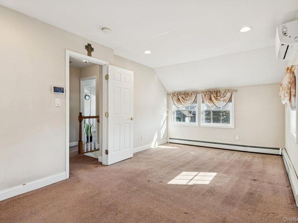 40 Elm Street, Hicksville NY 11801
