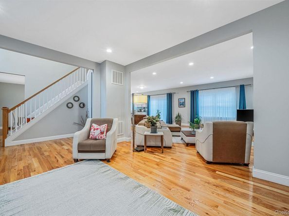 152 Wood, Centereach NY 11720