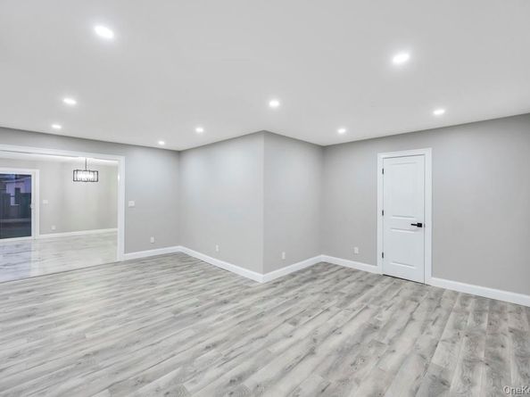 27 Ash Street, Central Islip NY 11722