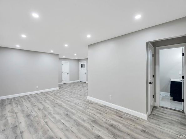 27 Ash Street, Central Islip NY 11722