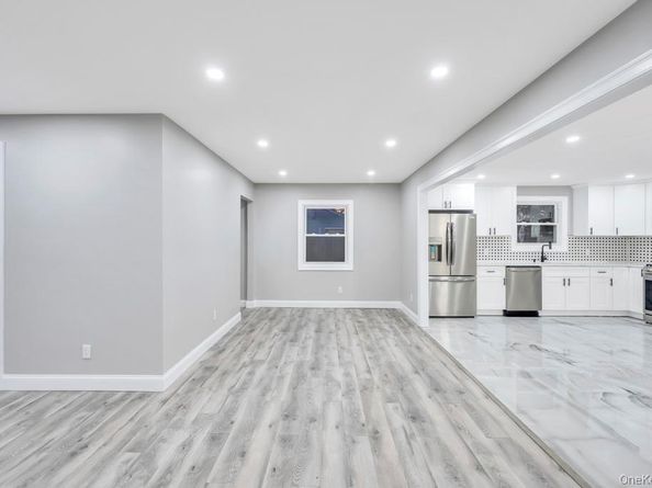 27 Ash Street, Central Islip NY 11722