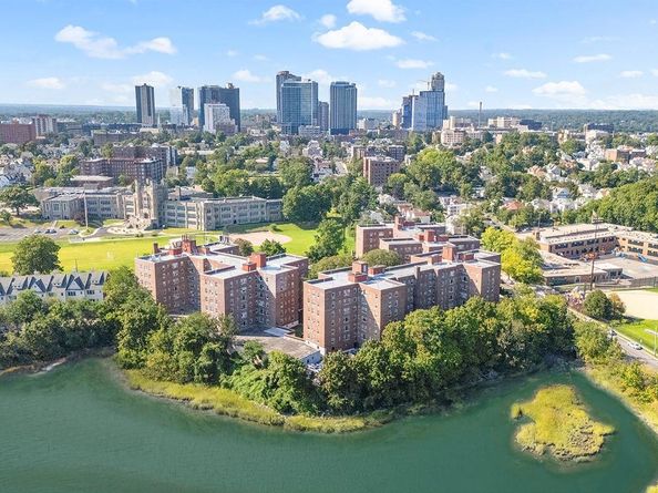 210 Pelham Road 5M, New Rochelle NY 10805