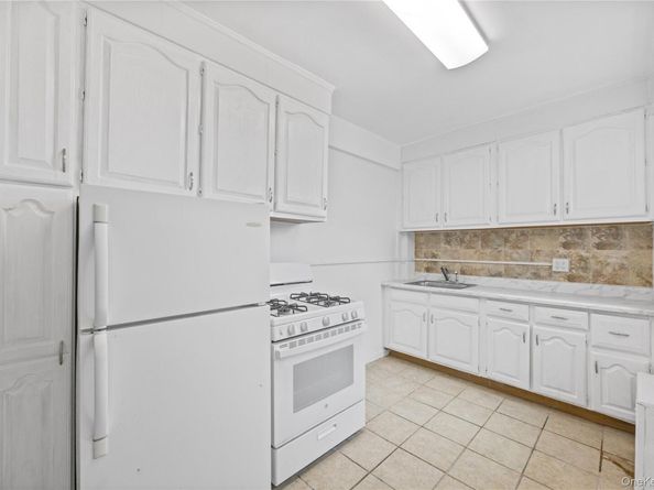 210 Pelham Road 5M, New Rochelle NY 10805