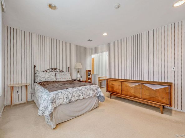 11 Gazebo Lane, Holtsville NY 11742