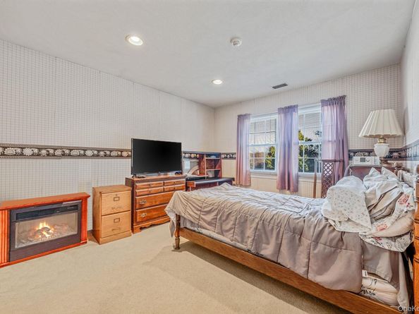 11 Gazebo Lane, Holtsville NY 11742