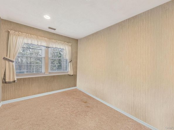 11 Gazebo Lane, Holtsville NY 11742