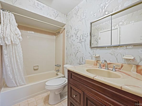 11 Gazebo Lane, Holtsville NY 11742