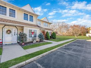 11 Gazebo Lane, Holtsville NY 11742