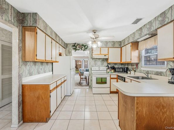 11 Gazebo Lane, Holtsville NY 11742