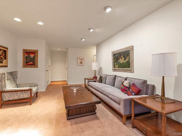 30 Barstow Road 3A, Great Neck NY 11021