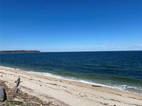 65 Greenway W, Orient NY 11957