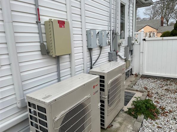 310 Brookside Court, Copiague NY 11726