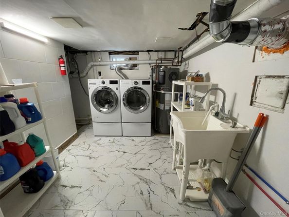 310 Brookside Court, Copiague NY 11726