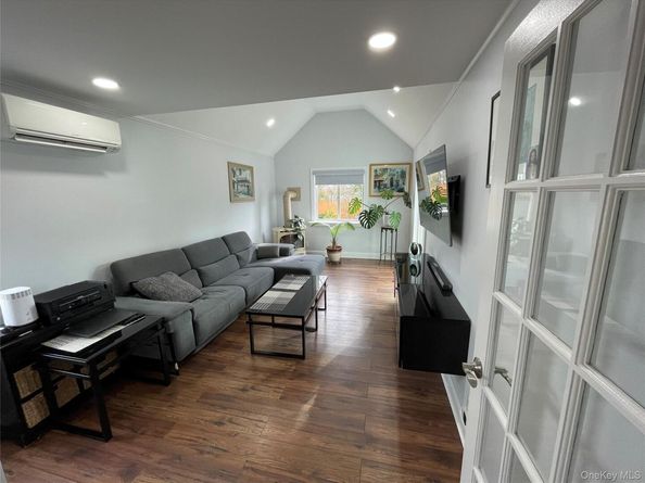 310 Brookside Court, Copiague NY 11726