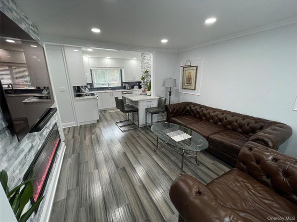 310 Brookside Court, Copiague NY 11726