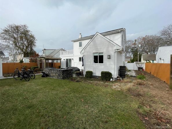 310 Brookside Court, Copiague NY 11726