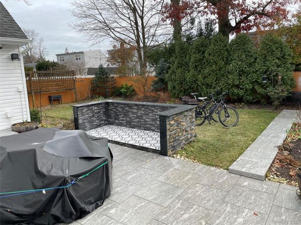 310 Brookside Court, Copiague NY 11726