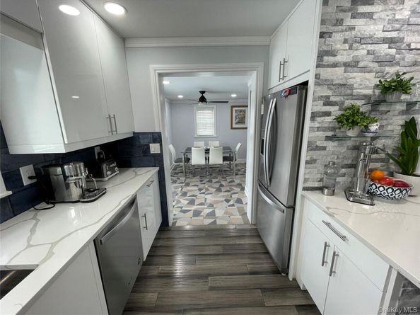 310 Brookside Court, Copiague NY 11726