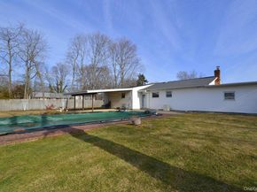 9 Tory Court, Holbrook NY 11741