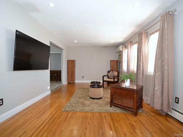 9 Tory Court, Holbrook NY 11741