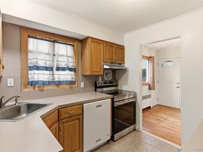 14 Starlight Court, West Babylon NY 11704