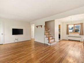 14 Starlight Court, West Babylon NY 11704