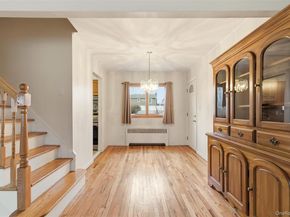 14 Starlight Court, West Babylon NY 11704