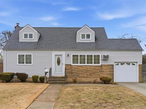 14 Starlight Court, West Babylon NY 11704