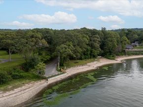 306 Southdown Road, Lloyd Harbor NY 11743